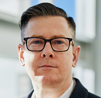 Portret van Alexander Hughes, CEO en directeur van cryptohandelsbedrijf
