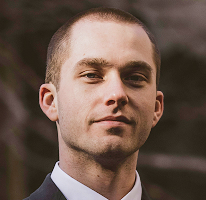 Portret van Thomas Whitfield, handelsanalist en expert in de cryptomarkt